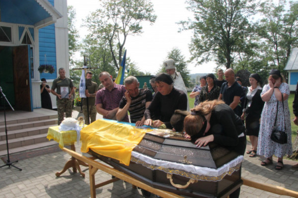 Назавжди залишиться 22-річним: на Волині попрощалися із загиблим Героєм
