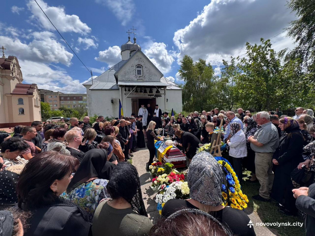 Без батька залишилось двоє доньок: на Волині попрощались з Героєм Сергієм Тлумачем