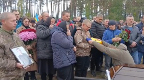 «Жив дітьми і для дітей, та не встиг набути татом»: на Волині попрощались з Героєм Олександром Пугачем
