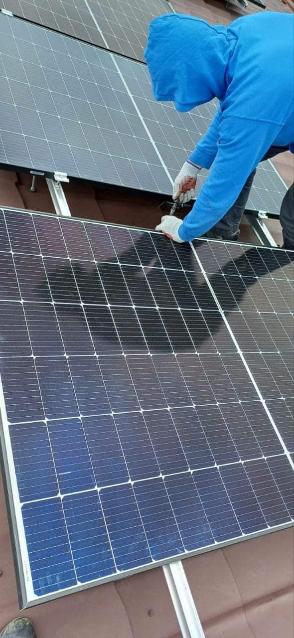 На Луцькому ЦНАПі встановлюють сонячні панелі