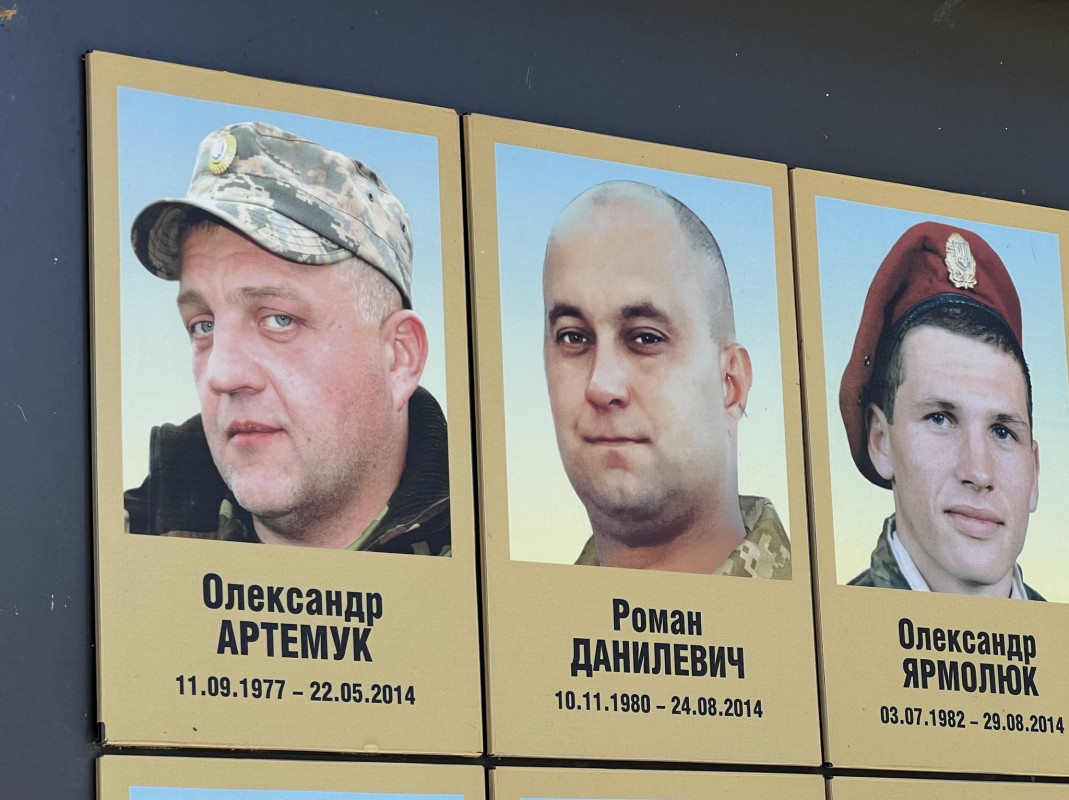 «Комбатантський хрест» та ордени «За мужність»: у місті на Волині вшанували полеглих воїнів