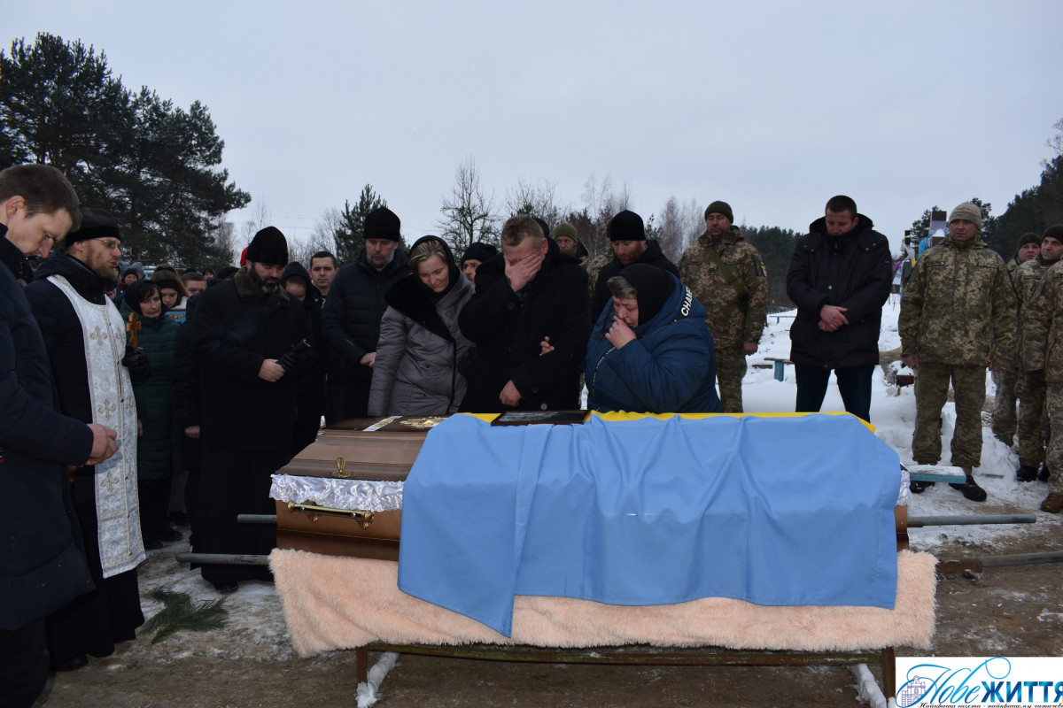 Не встиг одружитися з нареченою: на Волині  попрощалися із молодим Героєм Андрієм Лахаєм