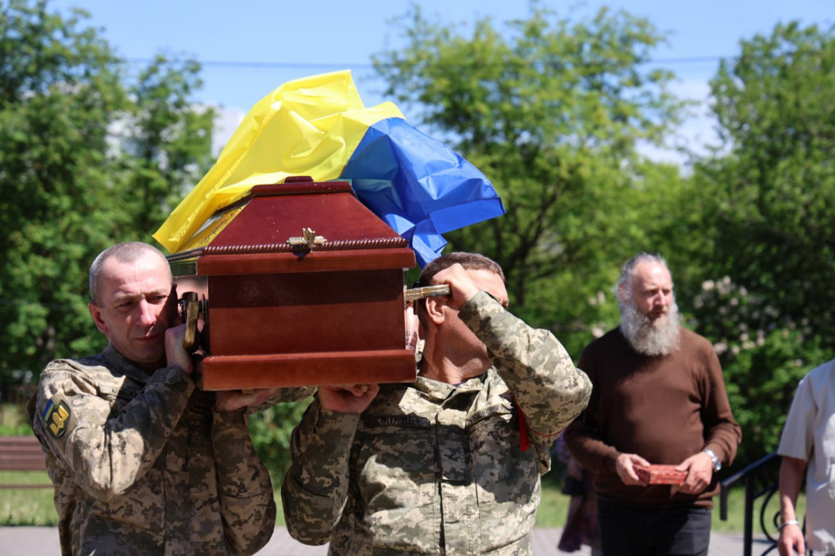 Поліг у бою на Курщині: у Луцьку в останню дорогу провели Героя Олексія Ковальчука