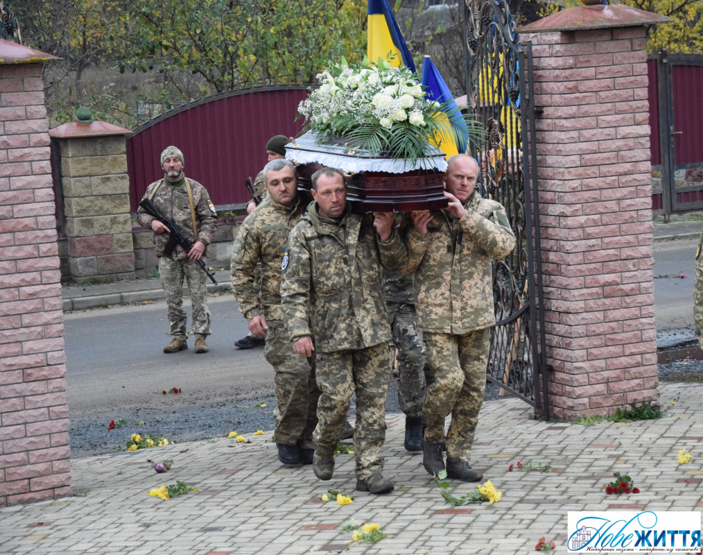 Півтора року вважали зниклим безвісти: на Волині попрощалися із полеглим Героєм Ігорем Савчуком