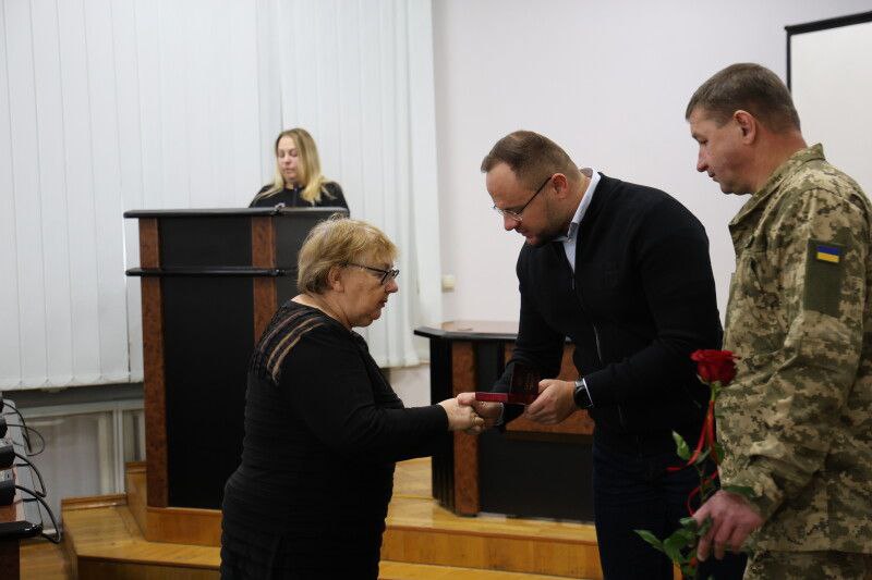 У Луцьку вручили посмертні ордени та медалі рідним загиблих захисників України