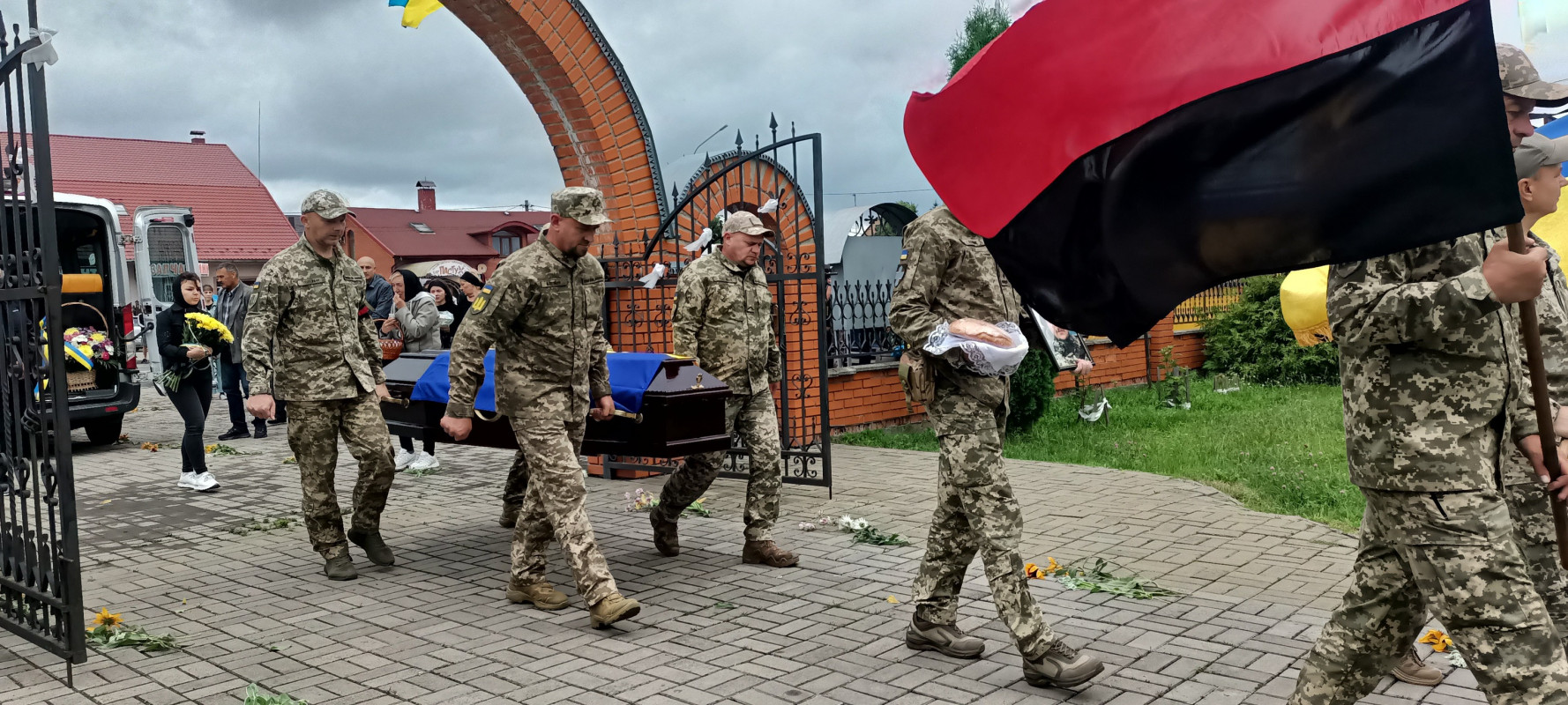3-річна донечка втратила батька: на Волині віддали останню шану молодому Герою Гнату Валеру