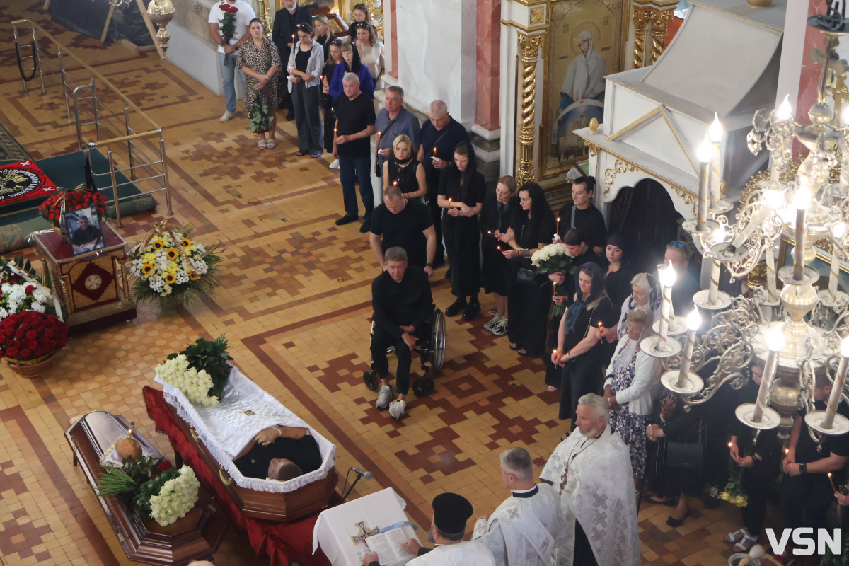 «Дуже добра людина»: у Луцьку попрощалися з відомим ресторатором Віталієм Бровіним