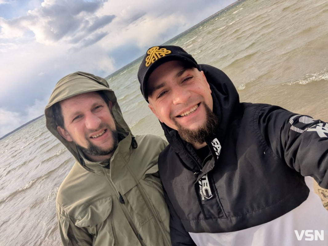 Не бачила сина мертвим і досі чекає: мама Героя з Волині виховує маленьку копію загиблого тата