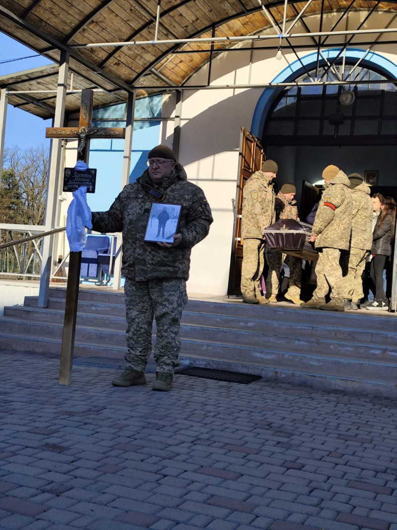 На Волині поховали військовослужбовця десантно-штурмових військ Максима Постєвку
