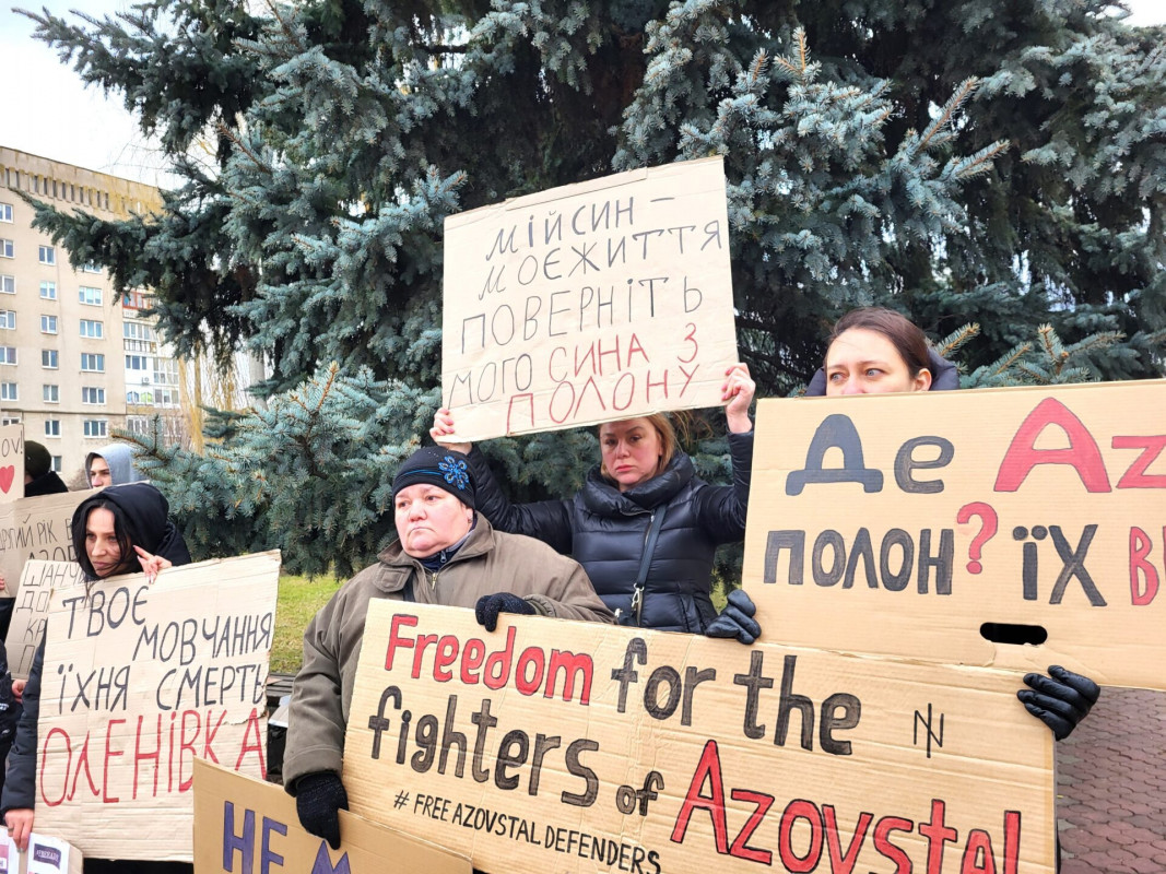 21 місяці у полоні: на Волині рідні оборонців Азовсталі провели мирну акцію