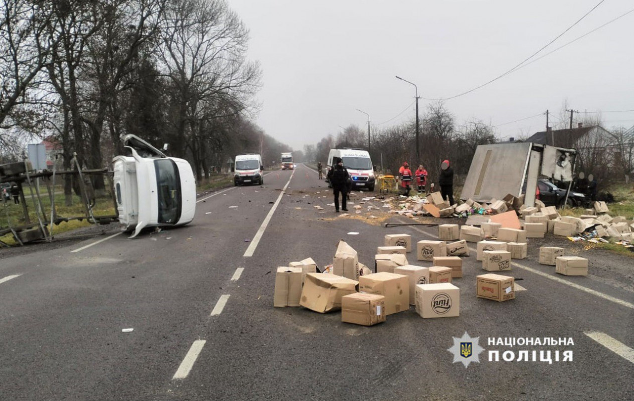 ДТП на Волині: рятувальники визволили постраждалого із затиснутого авто. Оновлено