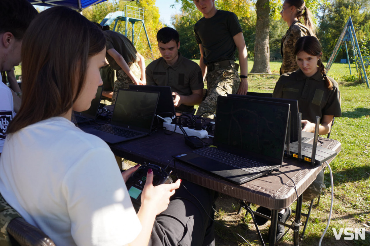 Тактичні ігри, FPV-симулятори та VR-дронобій: у Луцьку відкрили поле для тактичних ігор та навчань