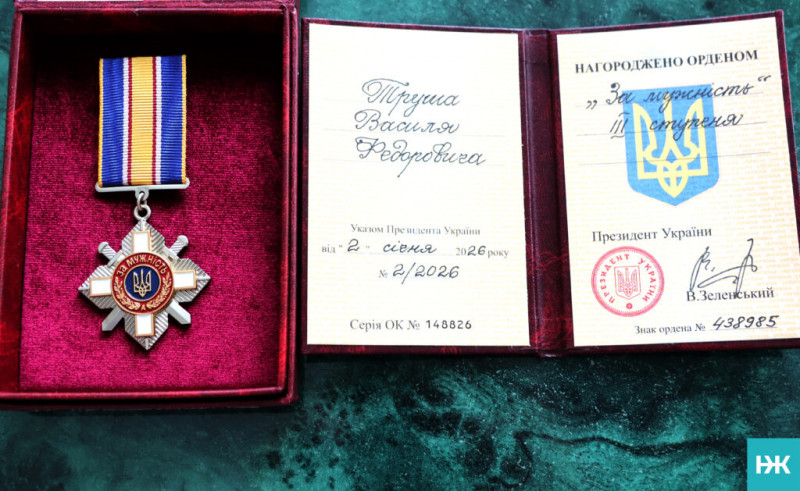 Залишився єдиним, хто вижив в авто після влучання міномета: захиснику з Волині вручили орден