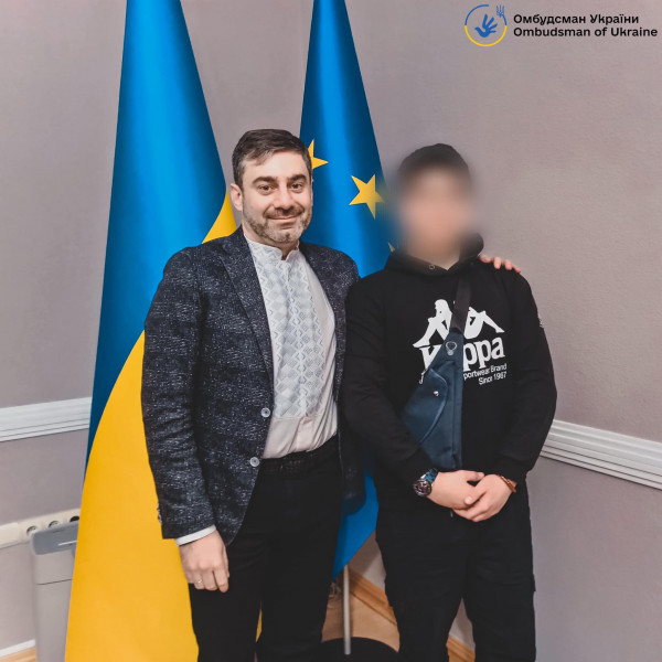 З прийомними батьками не розмовляв: в Україну повернули 16-річного хлопця, якого вивезли у Росію і віддали на всиновлення