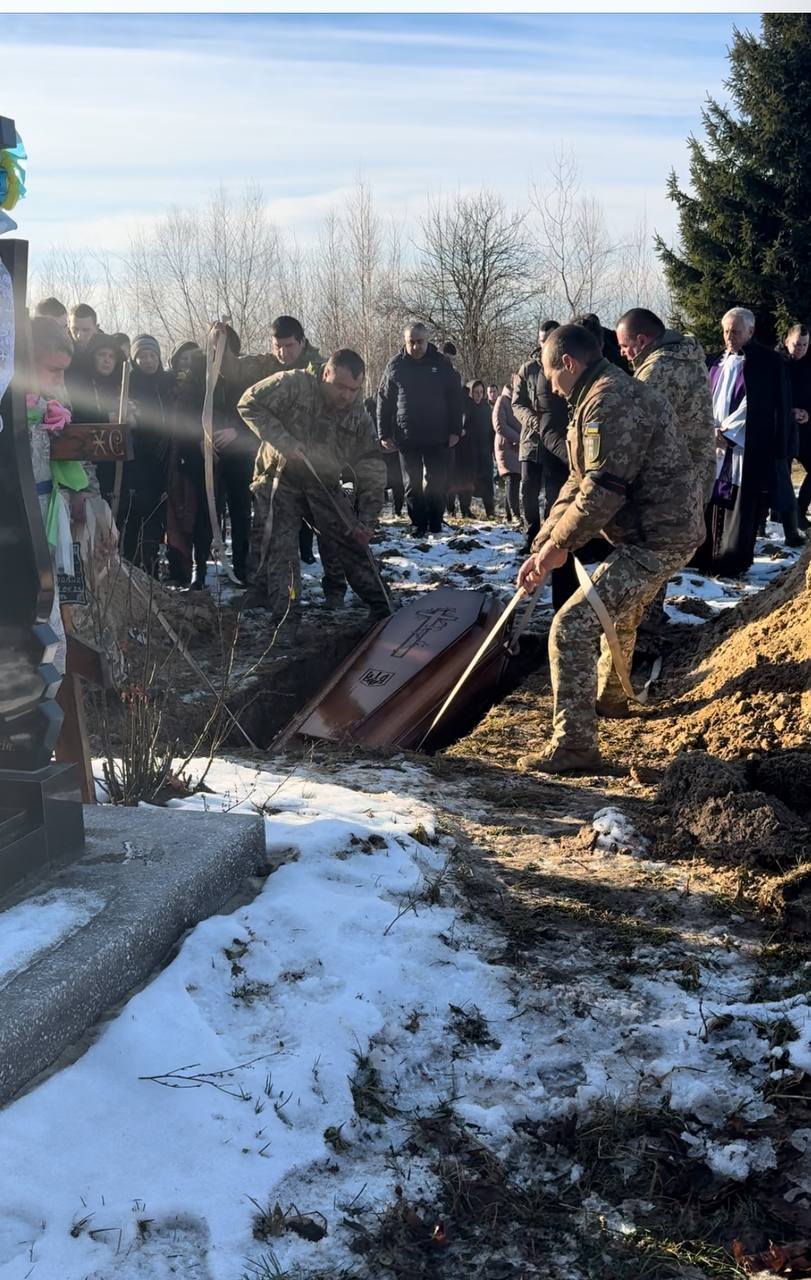 11-місячна донька і 2-річний син ніколи більше не побачать тата: на Волині попрощались з Героєм Андрієм Симчуком