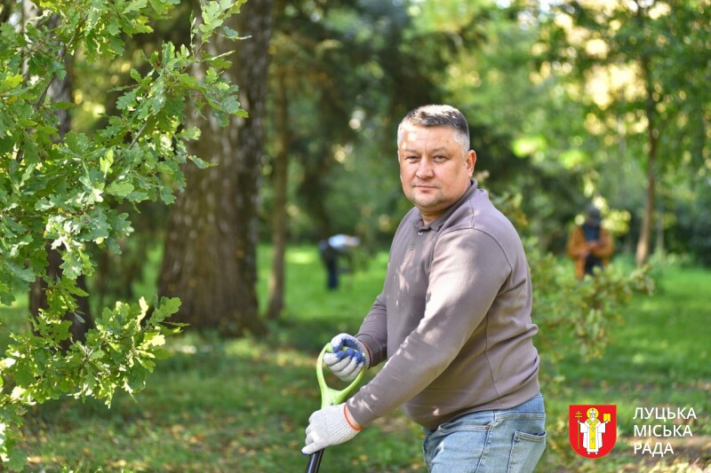 У Луцьку в парку Лесі Українки висадили дубовий гай Незалежності