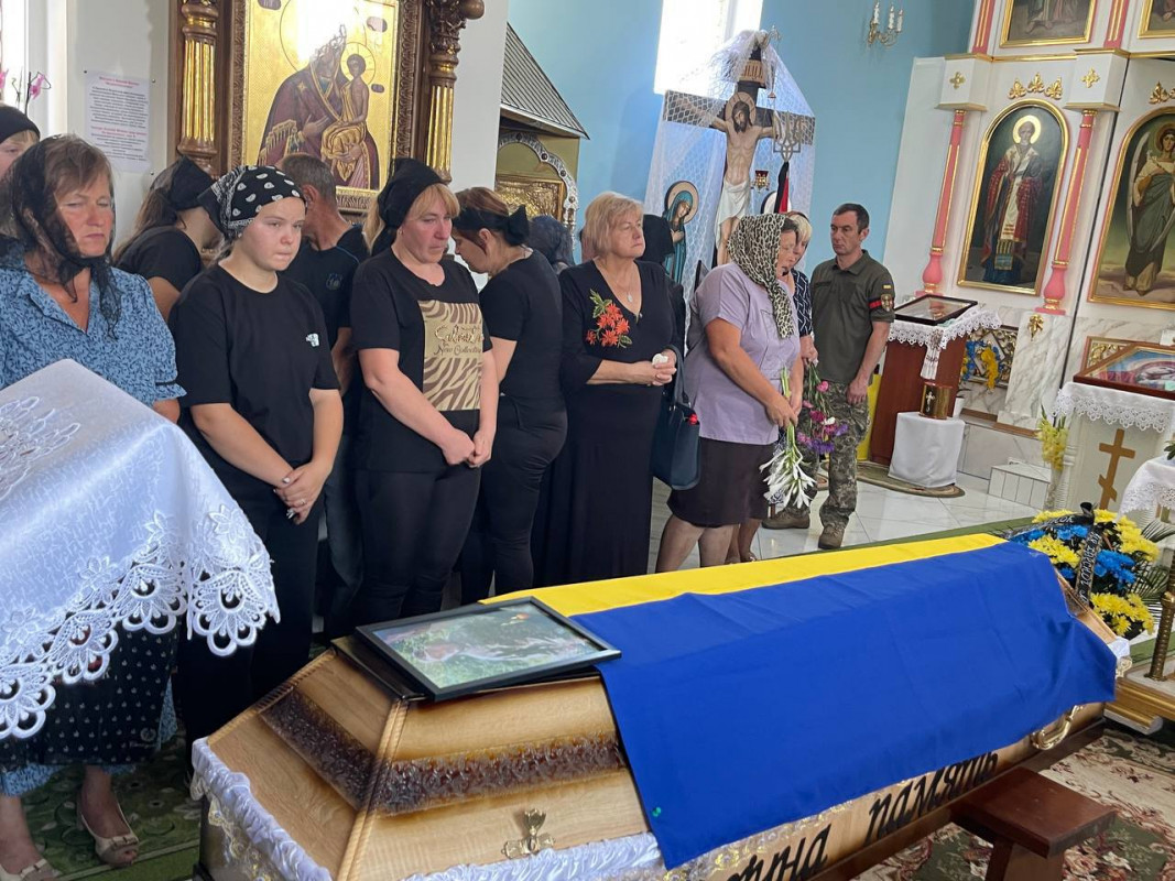 Життя забрали ворожі дрони: на Волині попрощались з 43-річним Героєм Миколою Перхуном