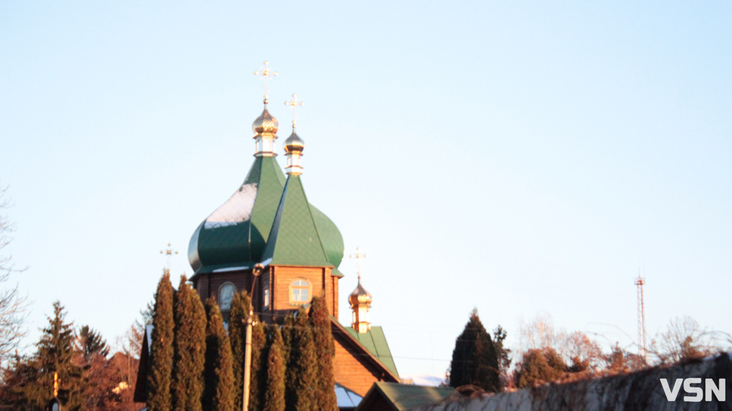 Засніжений Луцьк: як виглядають парки та двори міста взимку напередодні Нового 2026 року. Фоторепортаж