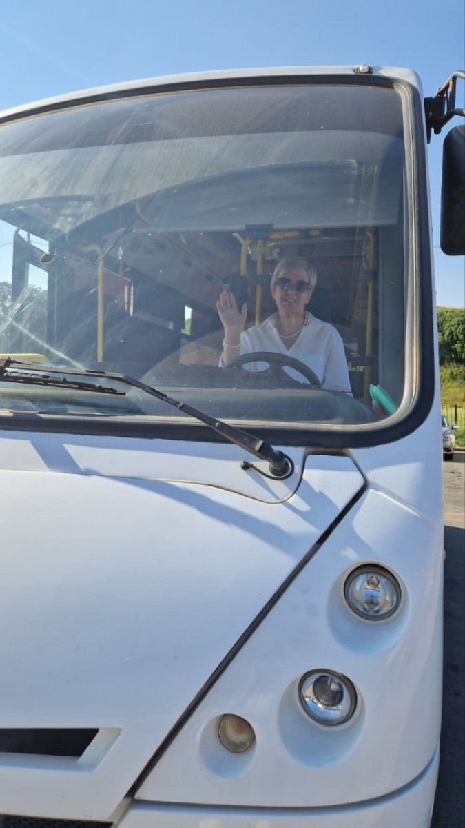 У Володимирі жінка-далекобійниця з 30-річним досвідом стала першою в місті водійкою маршрутки