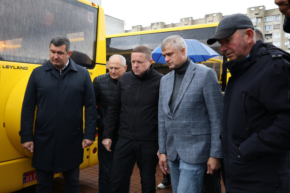 Дев’ять громад Волині отримали нові інклюзивні шкільні автобуси