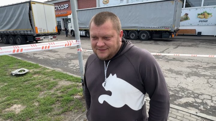 Палаючі фури, вирва на дорозі та вибиті вікна: що наробив російський дрон біля «Ягодина»