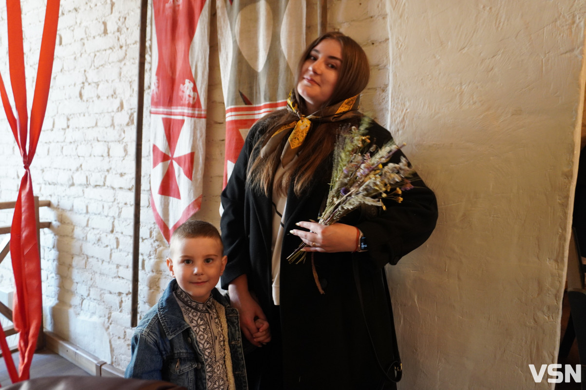 Сотні вірян прийшли освячувати вербу у головний собор Луцька. Фоторепортаж