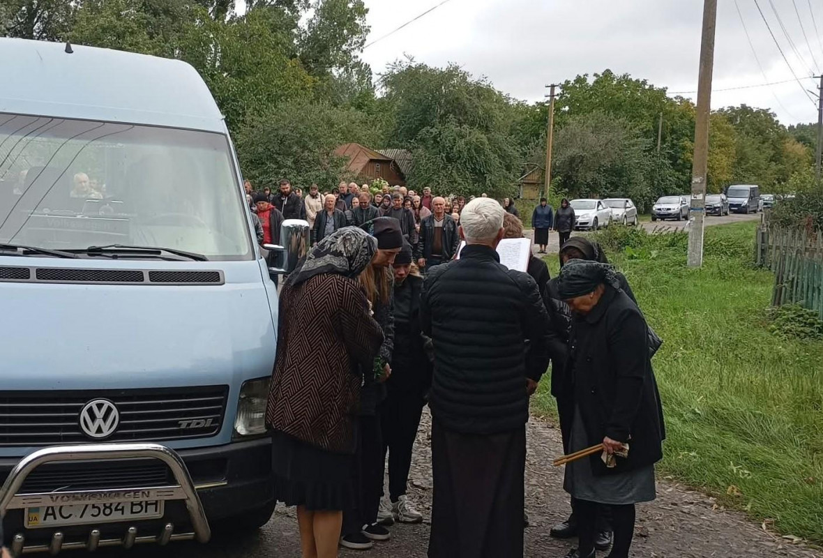 Поховали за день до 57-річчя: на Волині попрощалися із захисником Ростиславом Мельничуком