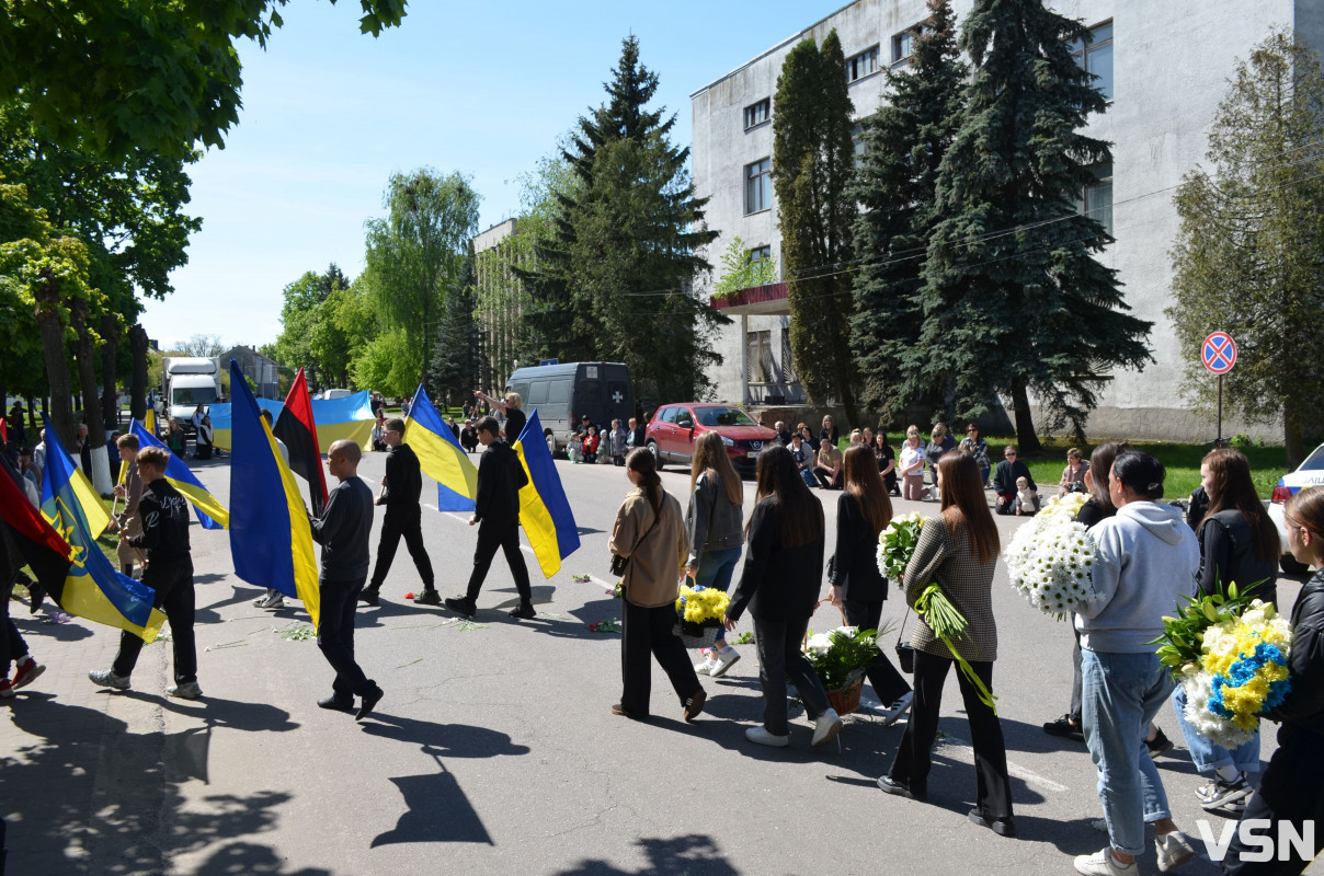 Був людиною, до якої тягнулося серце: на Волині попрощалися з 26-річним Героєм Дмитром Слюсарем
