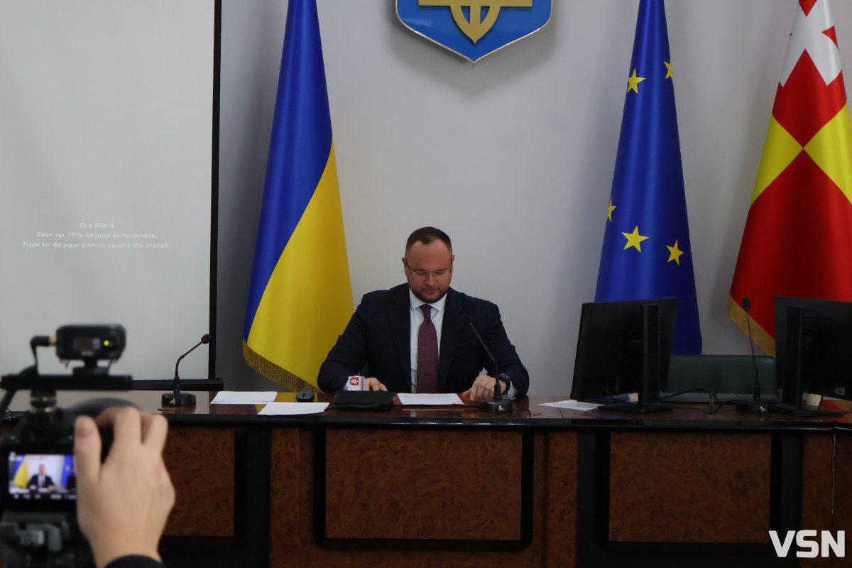 Флешмоб «Шкарпетуйся» і кадрові рішення: що відбулося на 90-й сесії Луцької міськради. Фоторепортаж