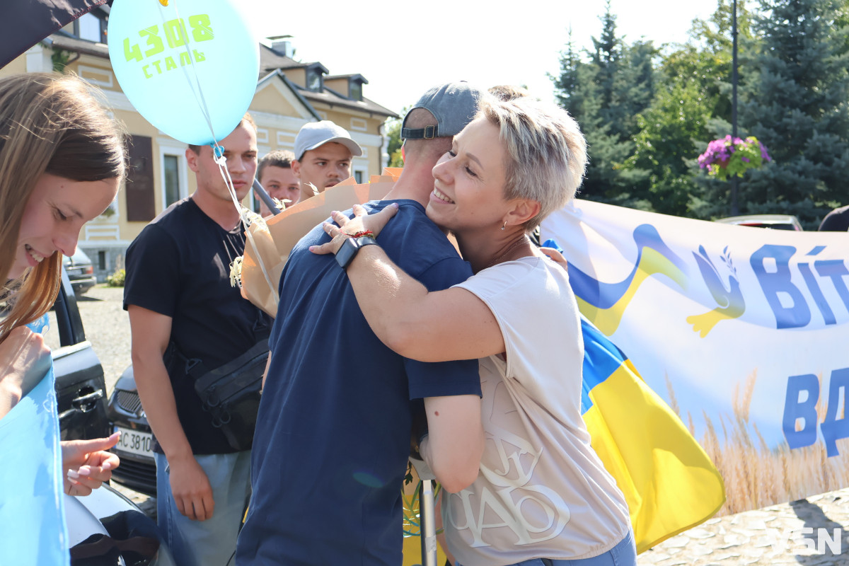 У Луцьку зустріли воїна Андрія Русенка, який понад 3 роки був у російському полоні