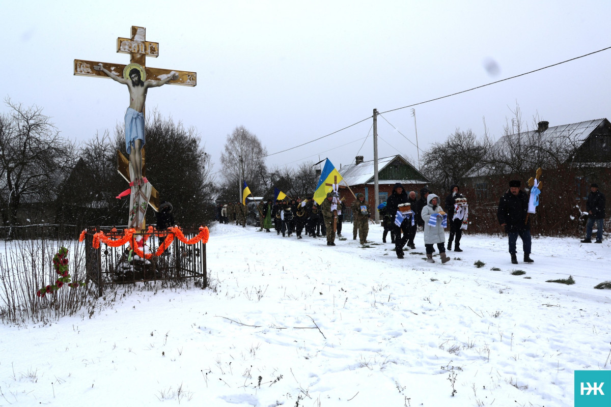 Довгою була остання дорога додому: на Волині попрощалися з воїном Володимиром Сірцем
