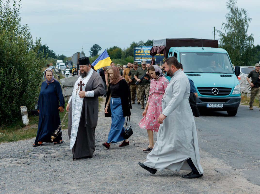 Загинув унаслідок ворожого мінометного обстрілу: на Волині попрощались із Героєм Леонідом Івчуком