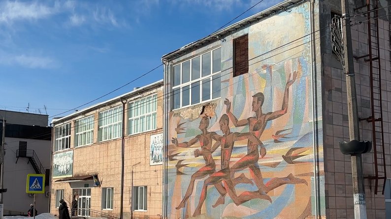 Пів мільйона євро на ремонт: що буде з унікальною мозаїкою на Будинку спорту в Нововолинську