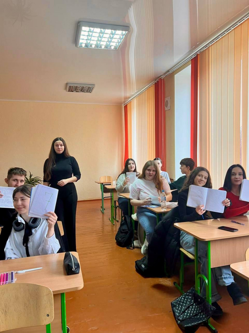 «Ми слухаємо, але не засуджуємо»: інтерв'ю з переможницею конкурсу «Вчитель року» лучанкою Оленою Костюченко