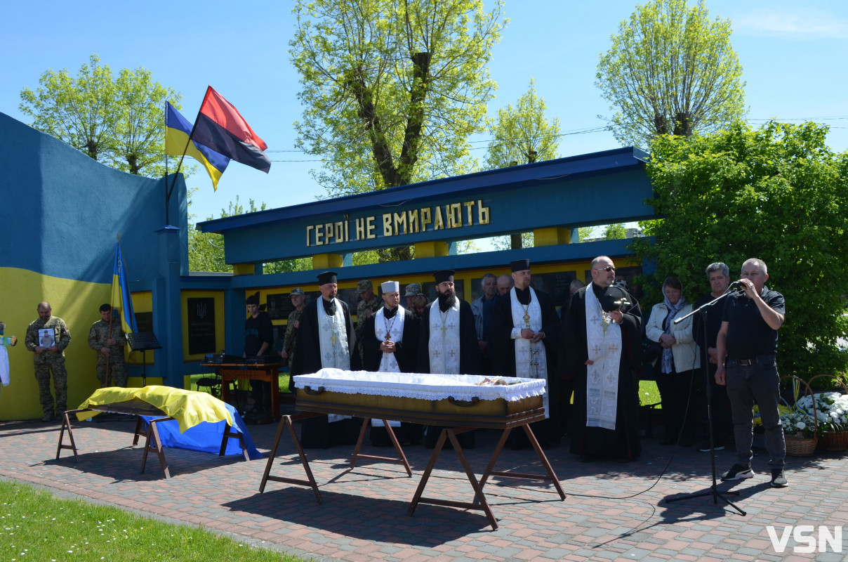 Був людиною, до якої тягнулося серце: на Волині попрощалися з 26-річним Героєм Дмитром Слюсарем