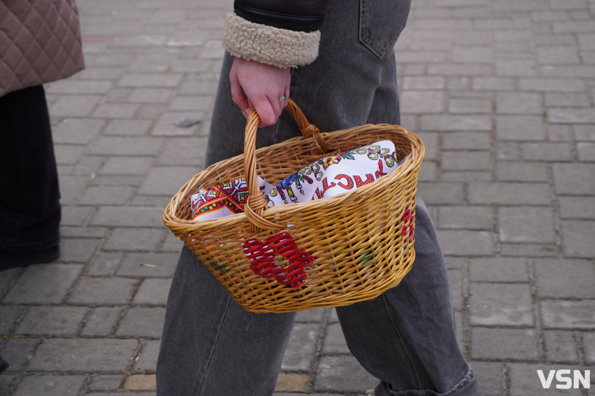 Як у Луцьку освячують Великодні кошики? Фоторепортаж