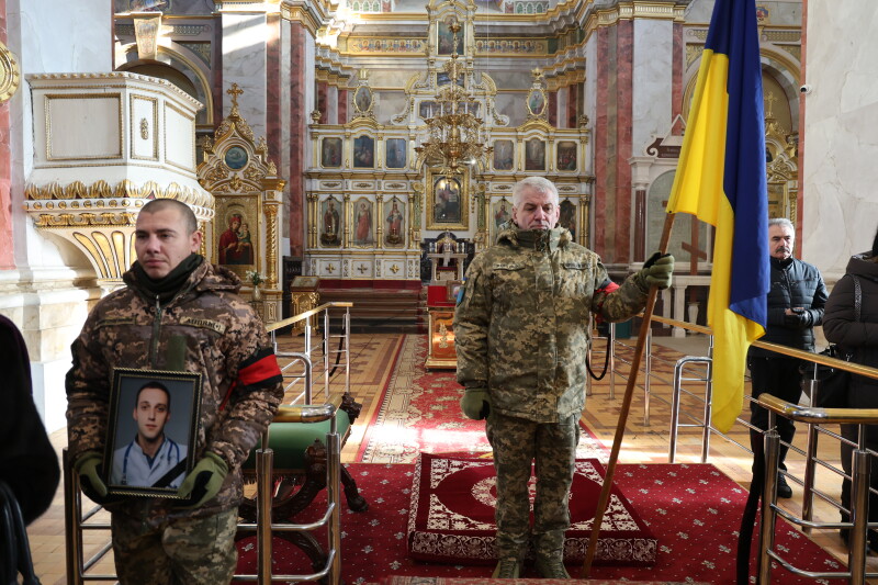 Поховання в день народження: у Луцьку попрощалися з воїном Іваном Прокопцем