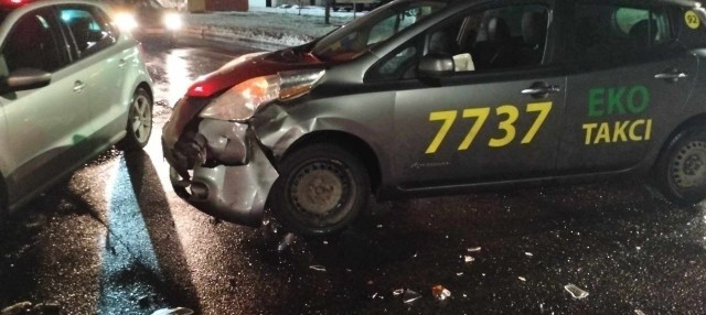 У Луцьку сталася потрійна аварія за участі таксі. Фото