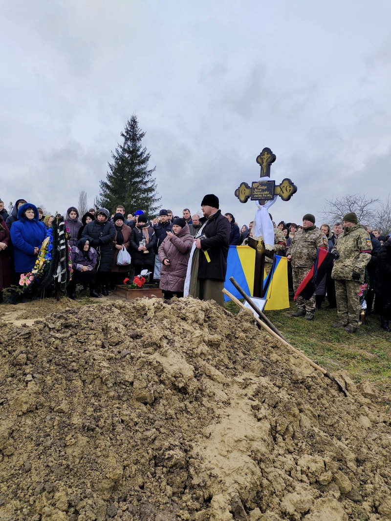 Без батька залишилось двоє синів: на Волині попрощалися  із Героєм Василем Бекеруком