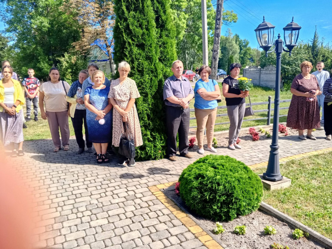 На Волині мати загиблого воїна встановила Хрест материнської любові на Алеї Слави