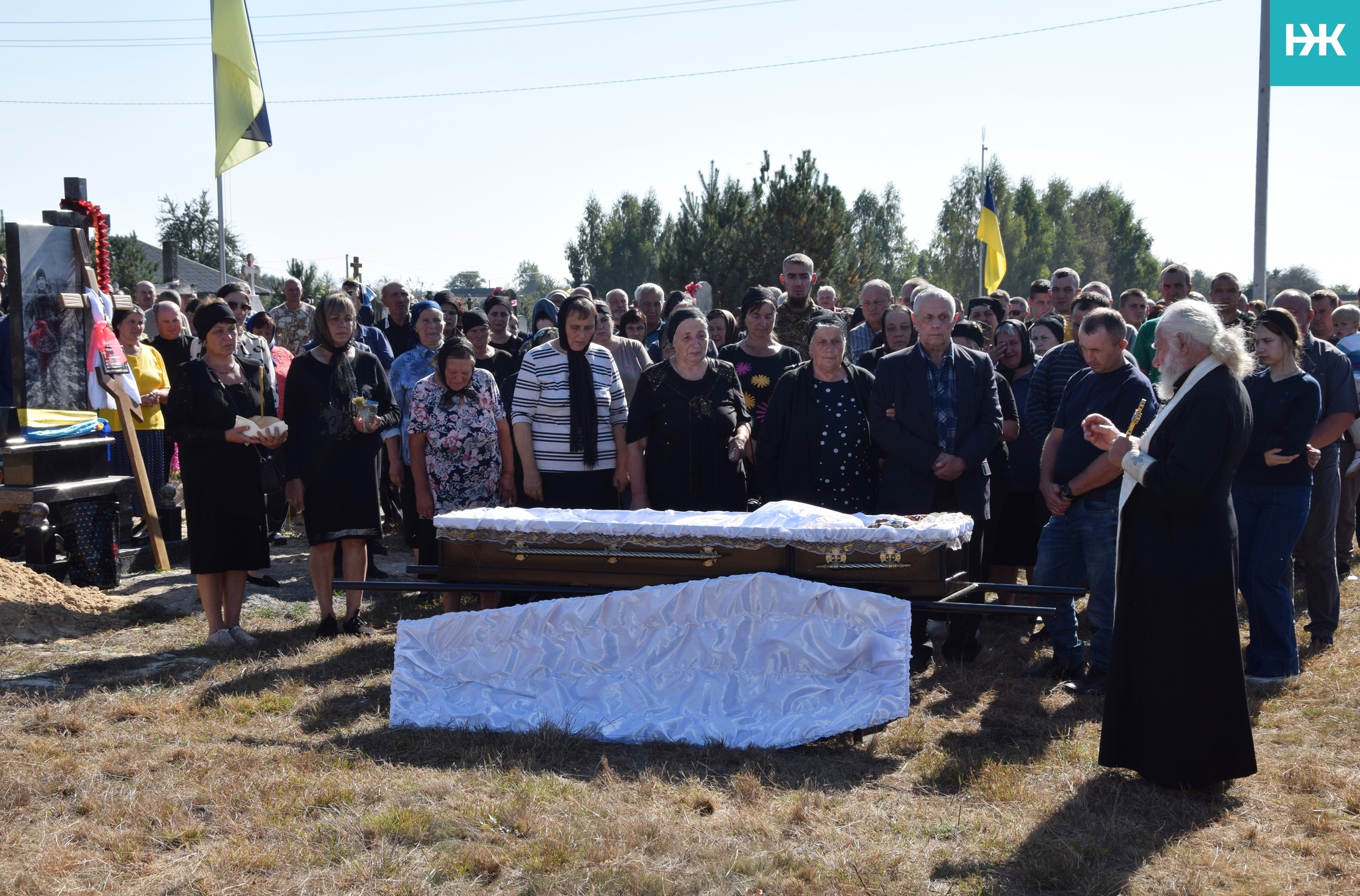 Поховали поряд із могилою його рідного брата-захисника: на Волині попрощались із Героєм Василем Мухою