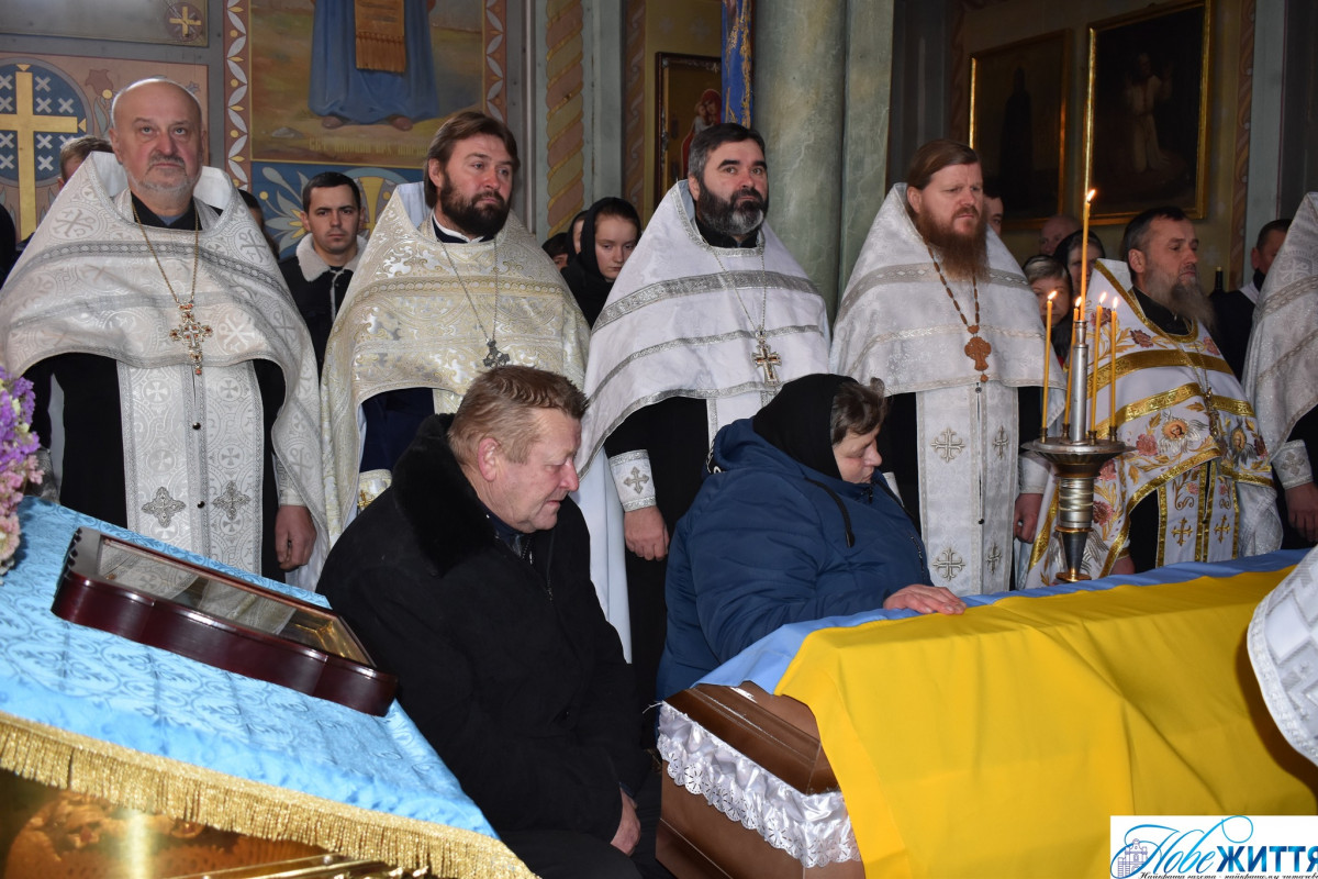 Не встиг одружитися з нареченою: на Волині  попрощалися із молодим Героєм Андрієм Лахаєм