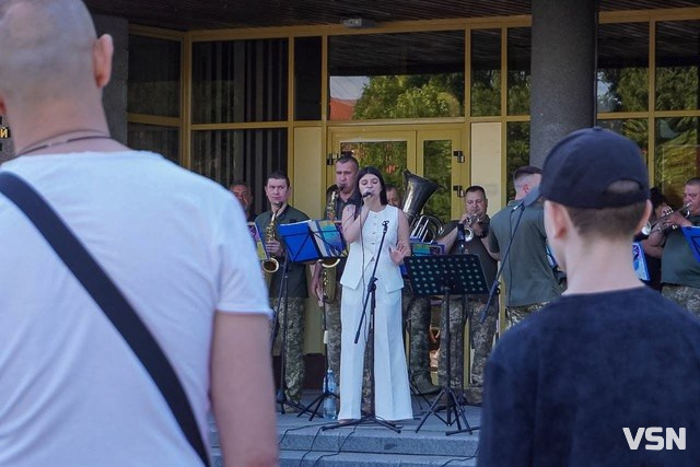 Особливий захід просто неба: у центрі Луцька відбувся концерт військового оркестру