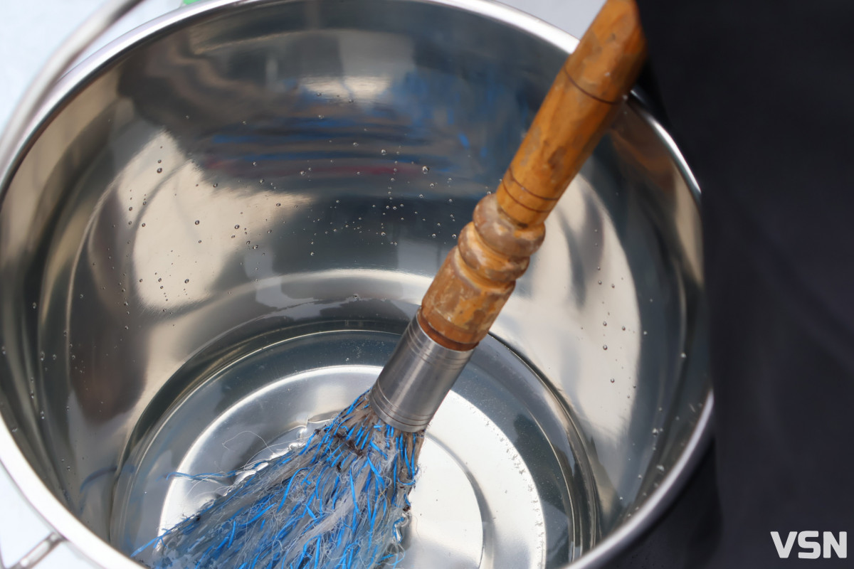 Як у Луцьку освячували воду на річці Стир. Фоторепортаж
