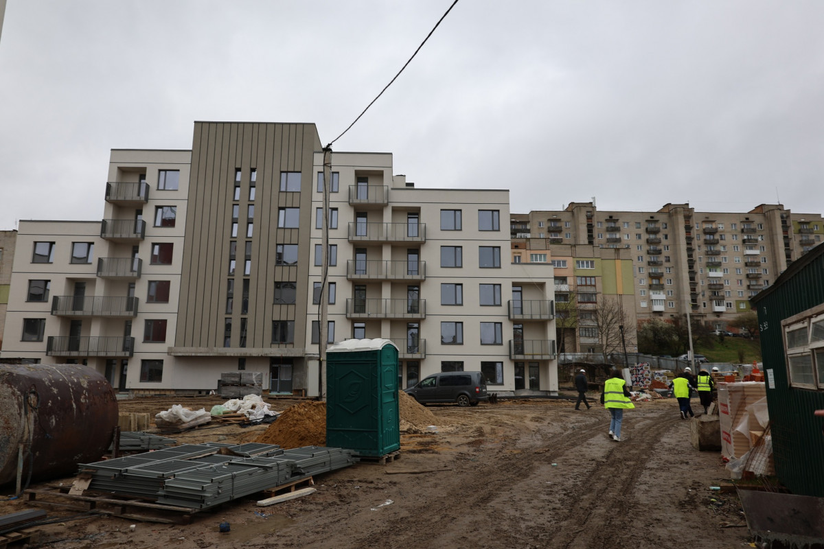 У місті на Волині добудовують два багатоквартирні будинки для переселенців