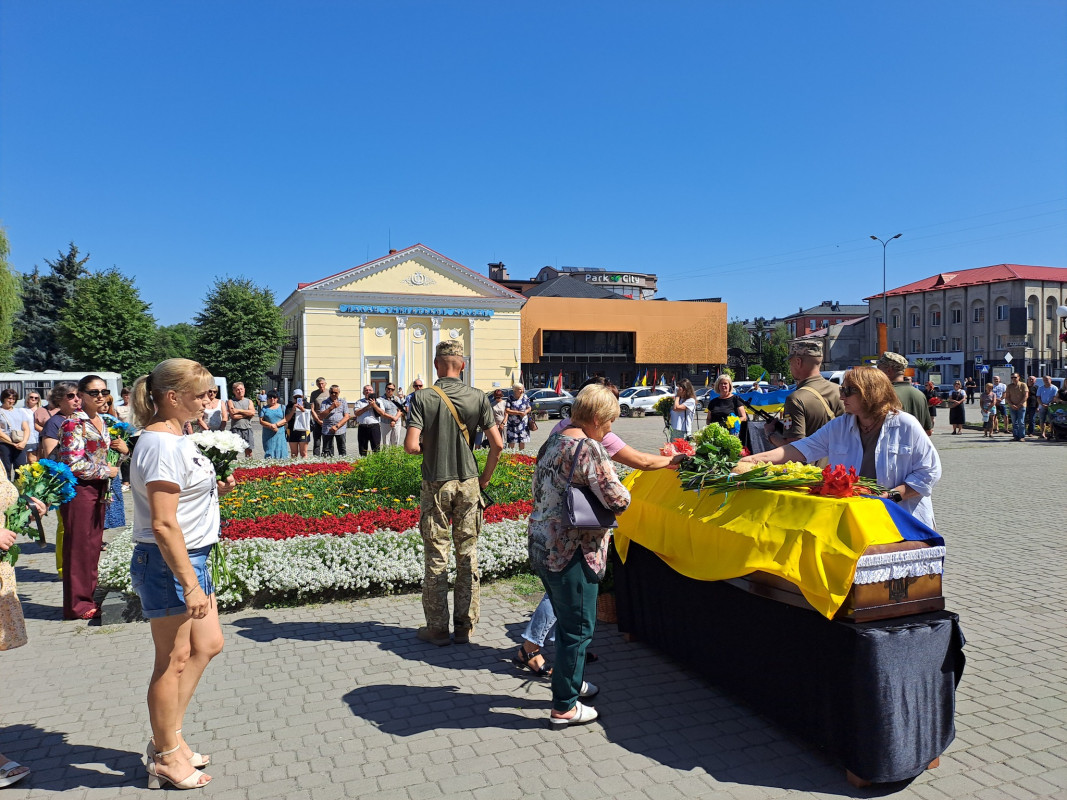 Молодший брат боронить Україну на фронті: на Волині попрощались з Героєм Віталієм Півнем