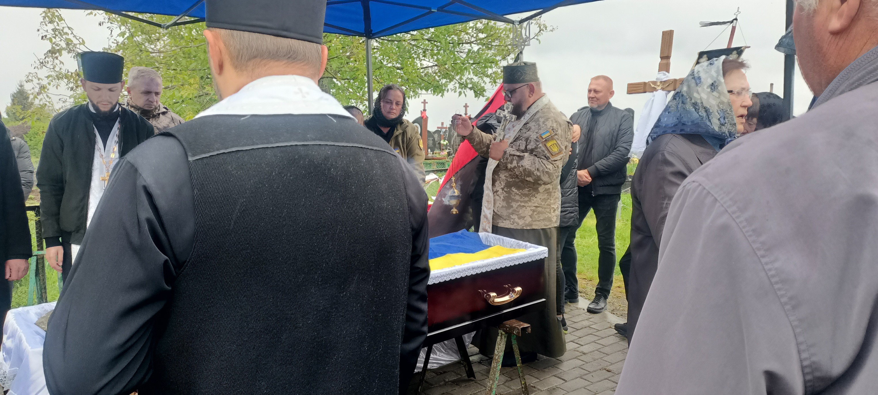 Без надійного плеча залишилися дружина, син та донька: на Волині попрощались з Героєм Павлом Плисюком