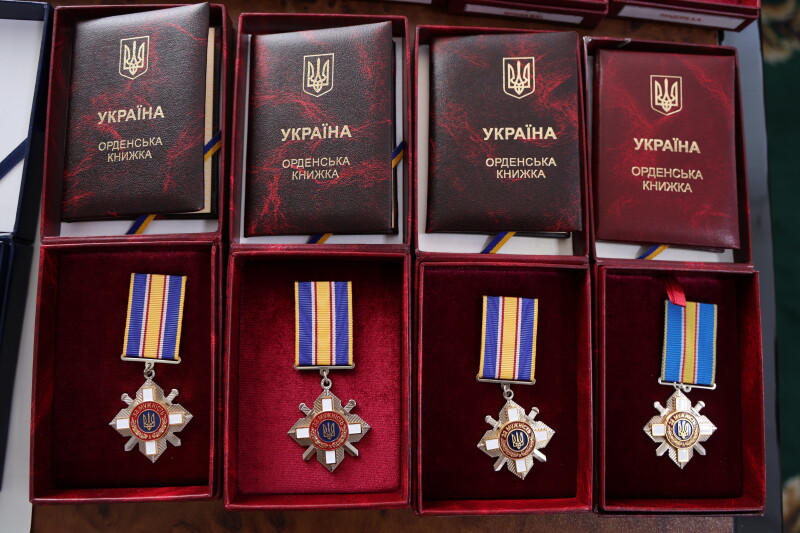 У Луцьку родинам загиблих воїнів вручили державні нагороди