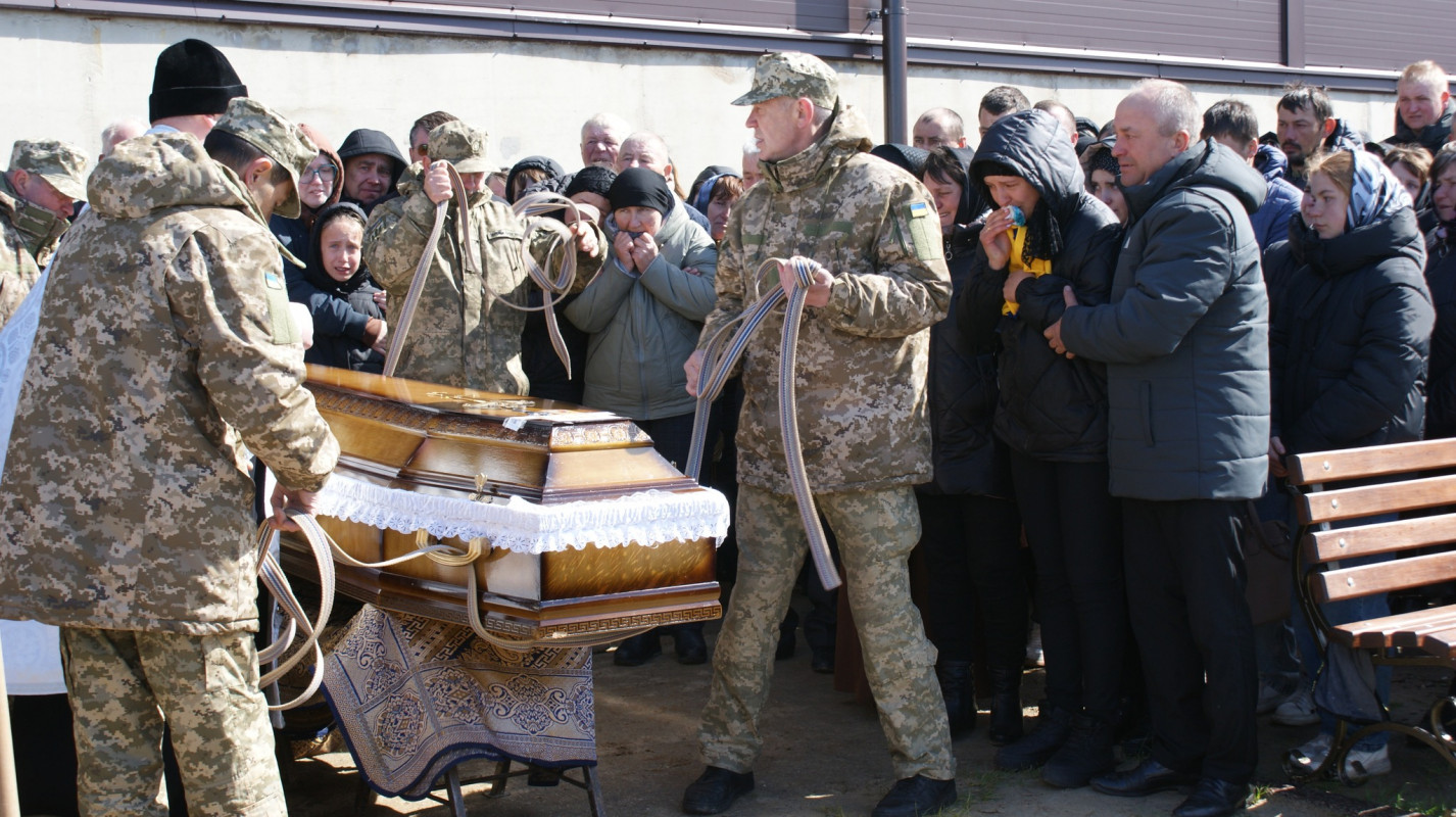До останнього подиху – за Україну: у Луцькому районі попрощалися з Героєм Сергієм Мандзюком  