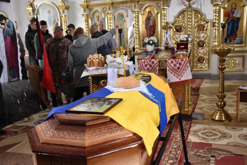 Більше року вважався зниклим безвісти: на Волині прощалися з Героєм Ігорем Пархомюком